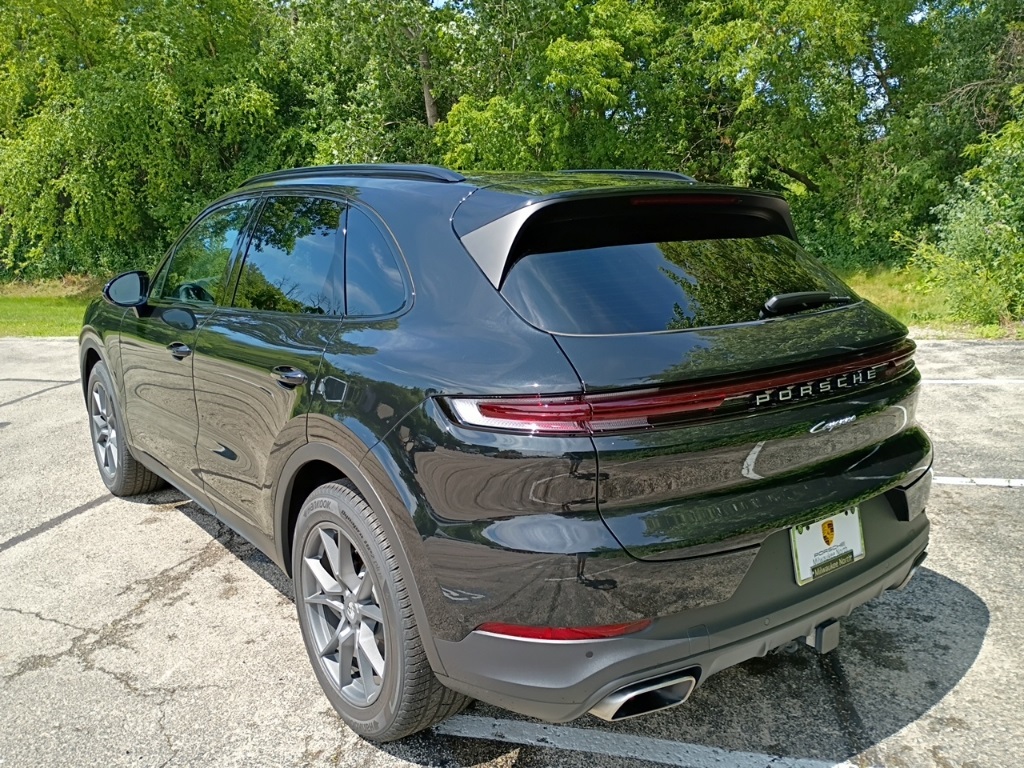2025 Porsche Cayenne photo 9