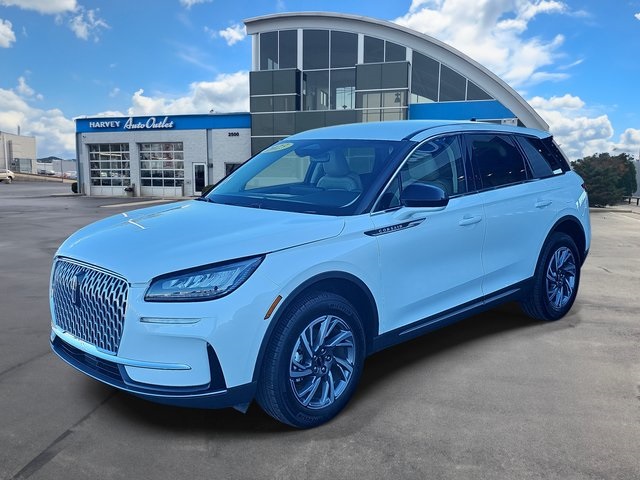 2023 Lincoln Corsair Base's photo