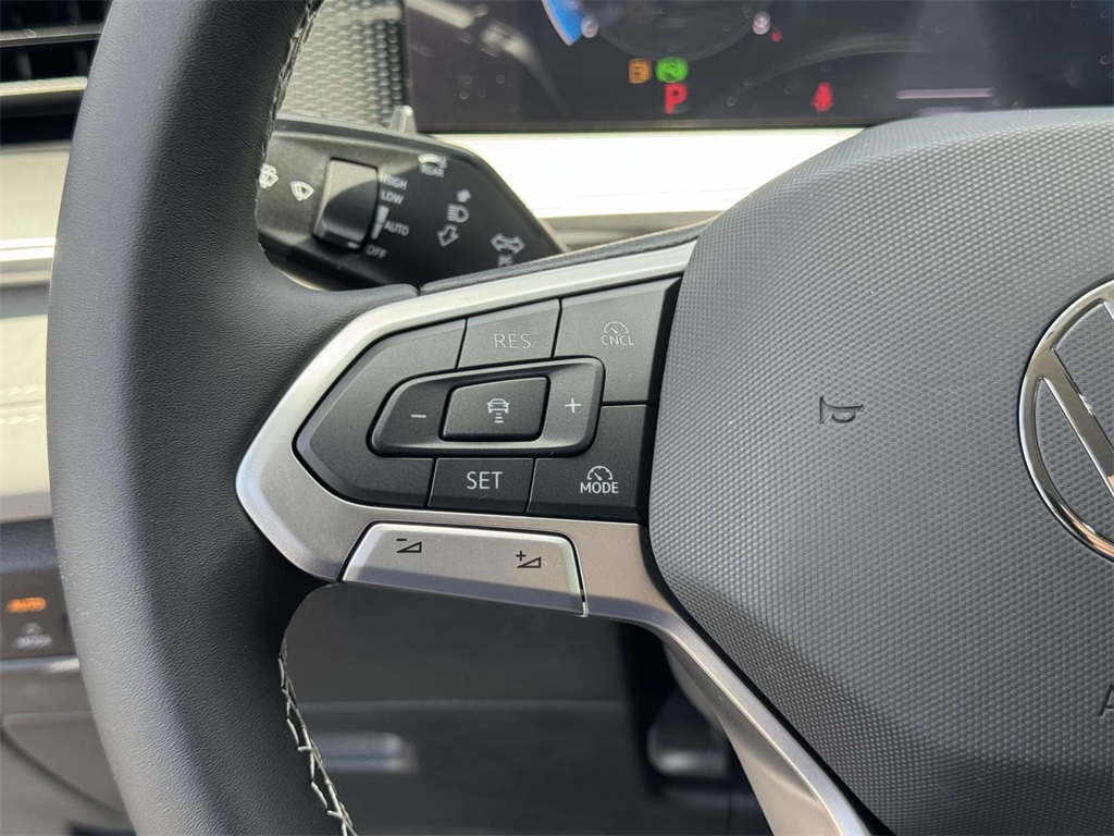 2025 Volkswagen Tiguan SE photo 21