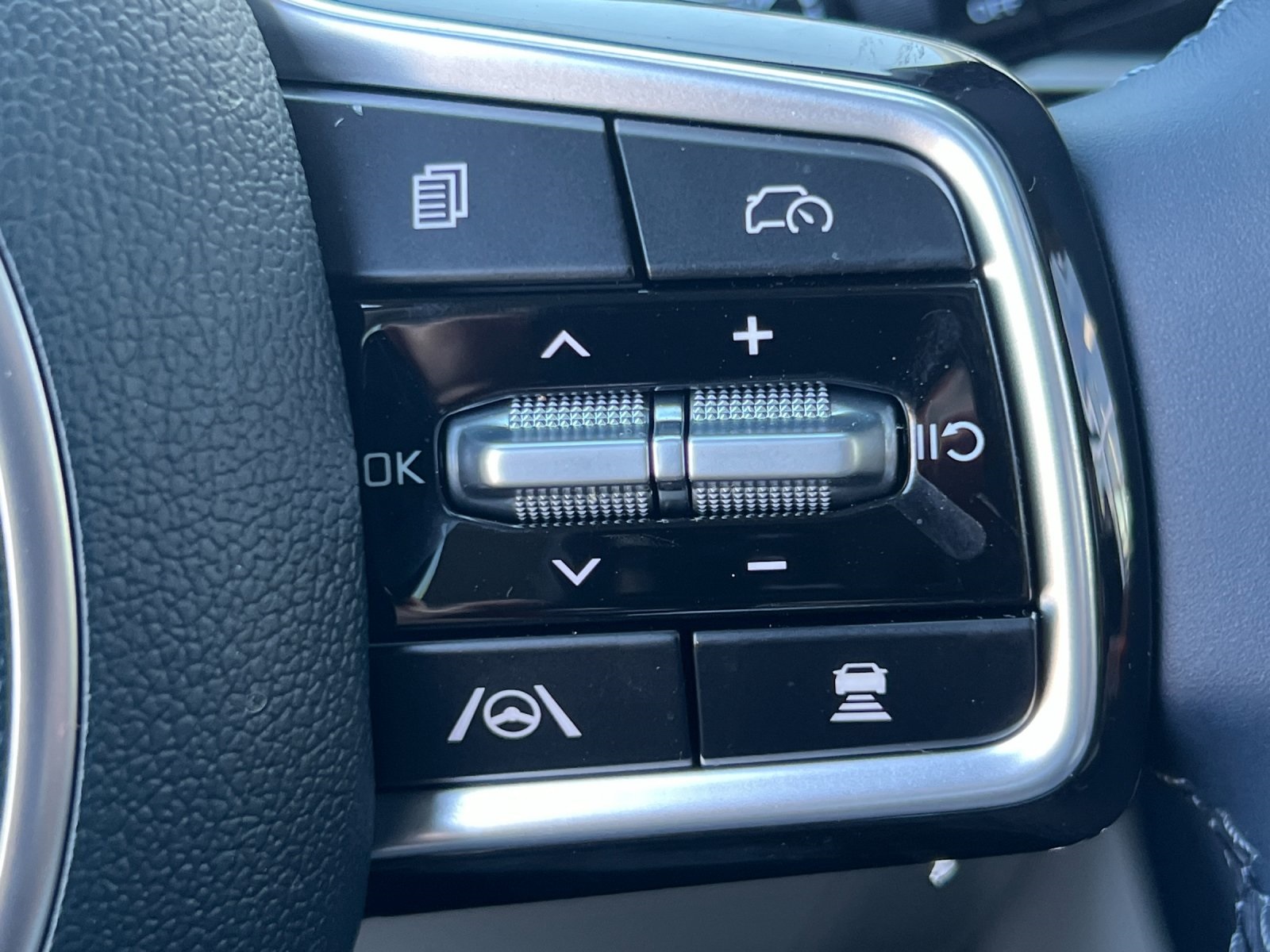 2026 Kia Carnival SX photo 25
