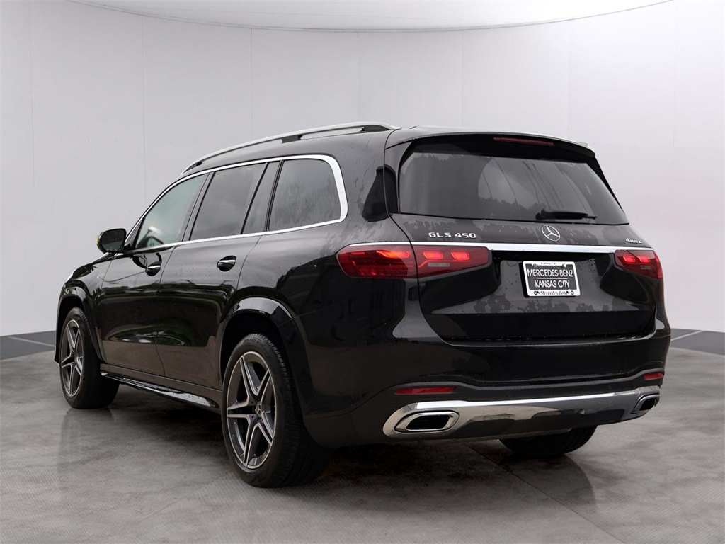 2025 Mercedes Benz GLS 450 4MATIC photo 2