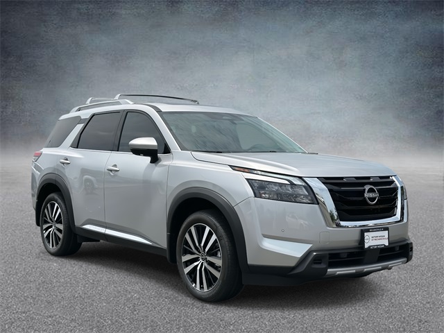 2025 Nissan Pathfinder Platinum's photo