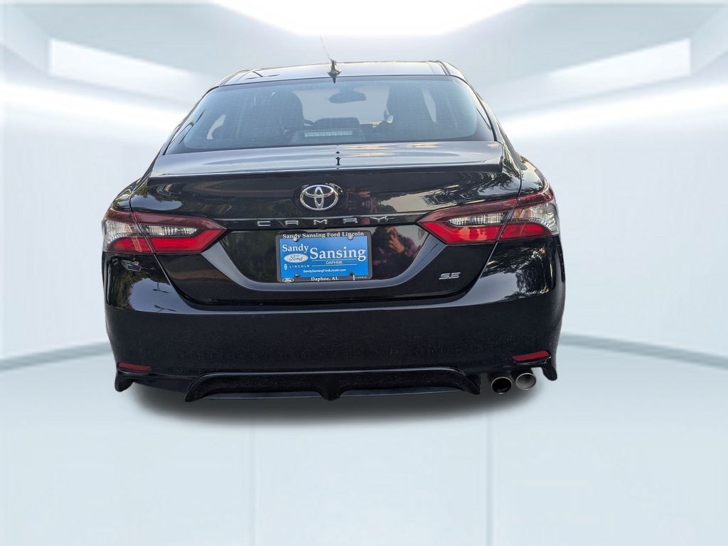 2022 Toyota Camry SE photo 3