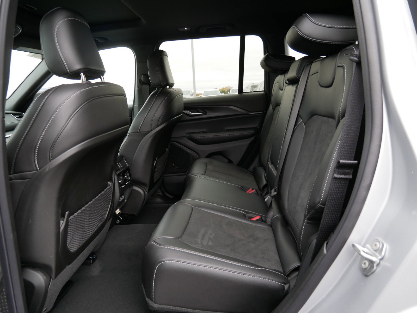 2025 Jeep Grand Cherokee Altitude X photo 5