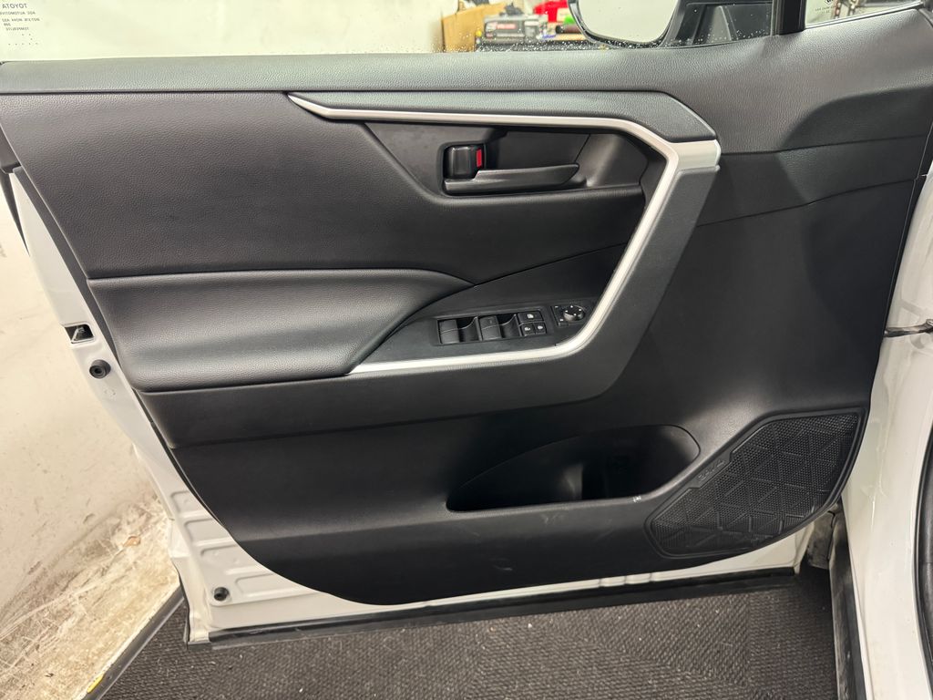 2023 Toyota RAV4 Hybrid LE photo 10