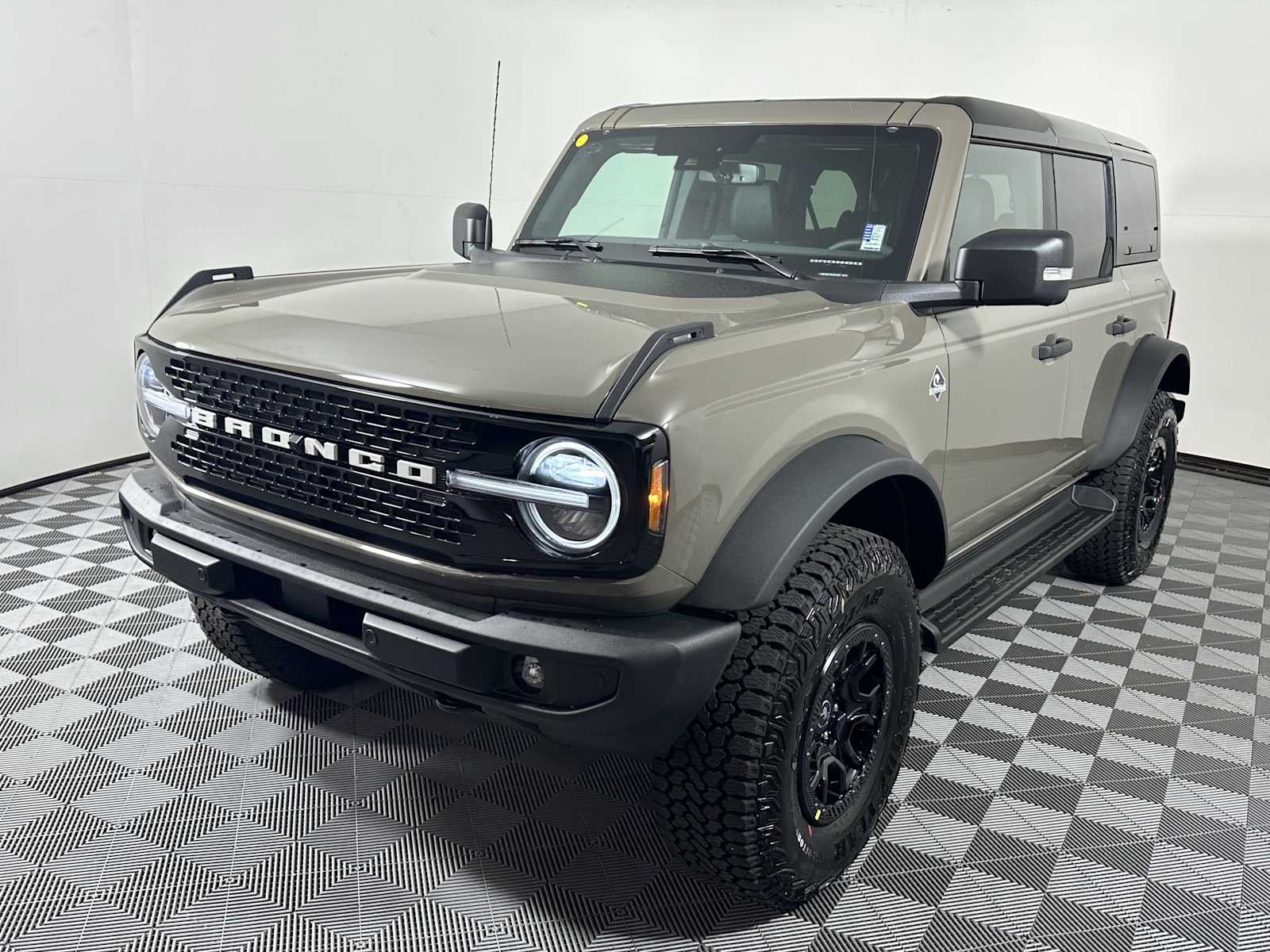 2025 Ford Bronco Outer Banks photo 3