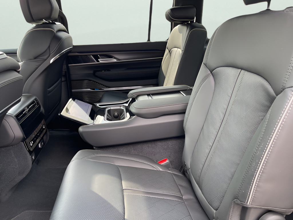 2025 Jeep Grand Wagoneer II photo 26