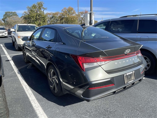 2024 Hyundai Elantra SEL Convenience photo 4