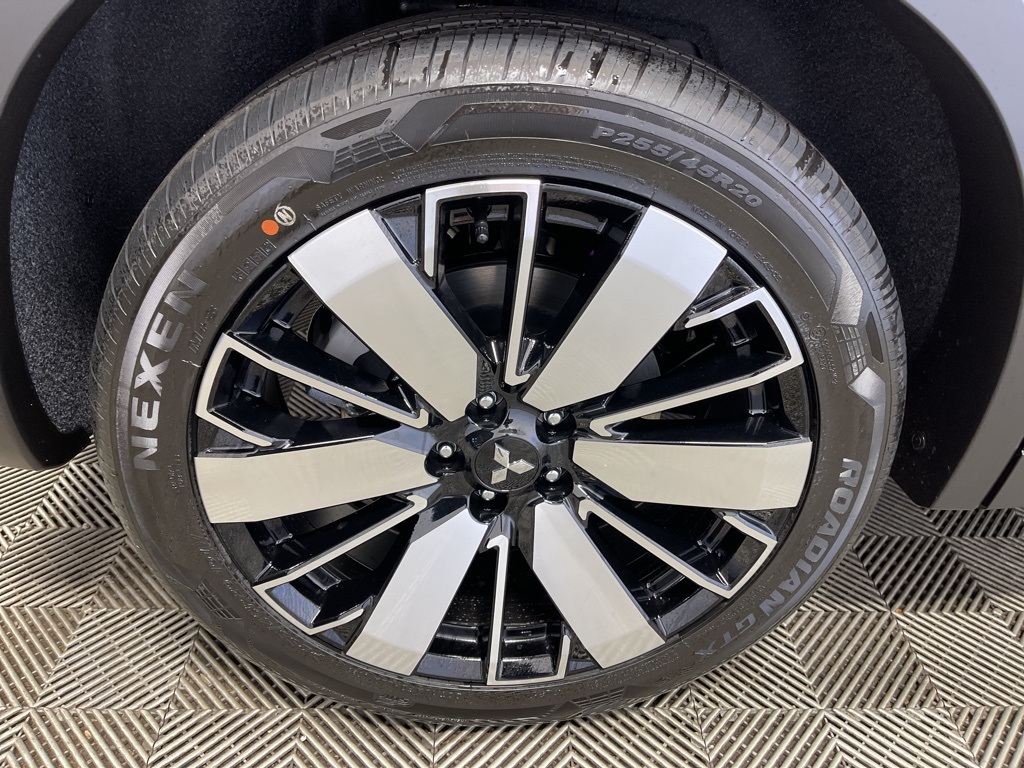 2025 Mitsubishi Outlander SE photo 36