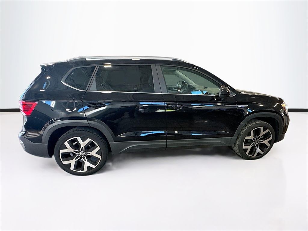 2023 Volkswagen Taos SEL photo 3