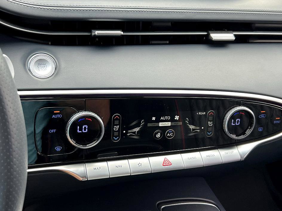 2023 Genesis GV70 3.5T Sport photo 13