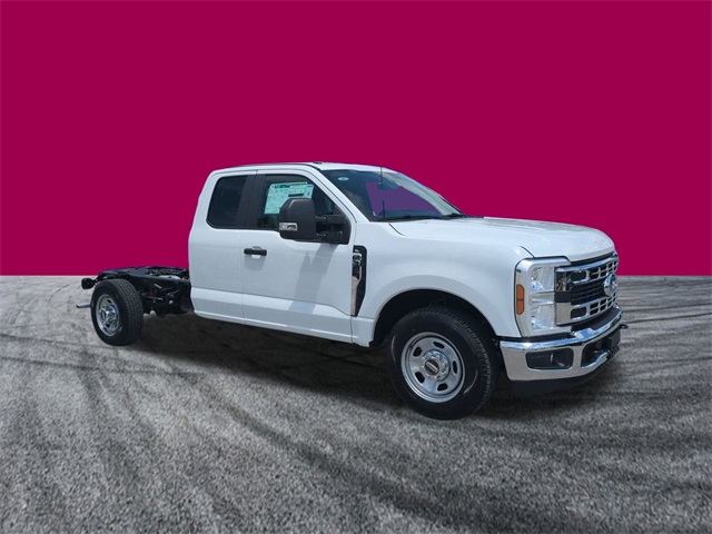 2025 Ford F-350 XL photo 2