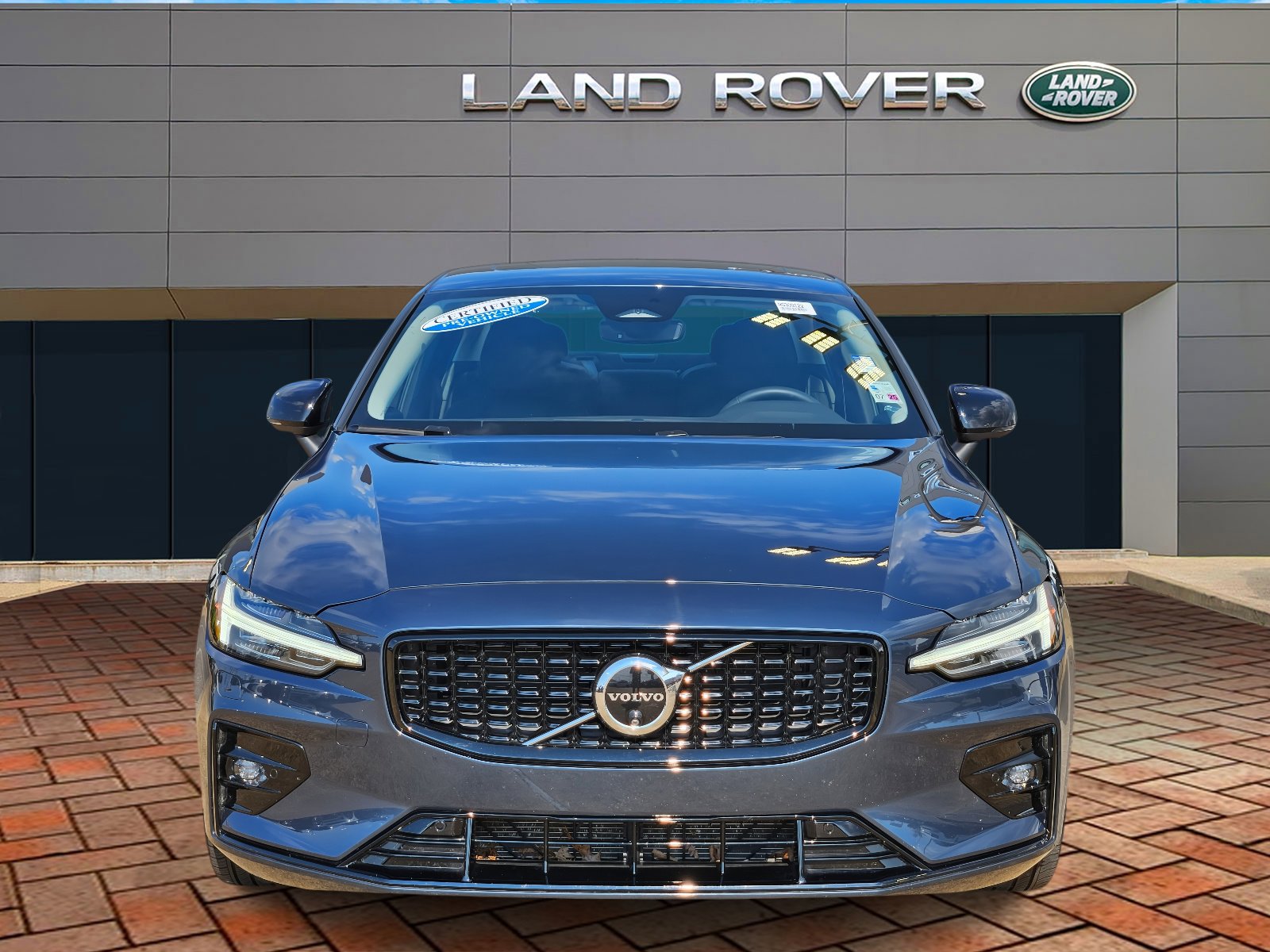2024 Volvo S60 B5 AWD Plus photo 2