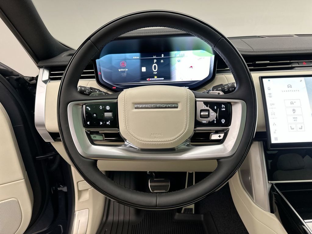 2025 Land Rover Range Rover SE photo 11