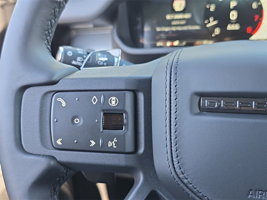 2025 Land Rover Defender 110 V8 photo 16