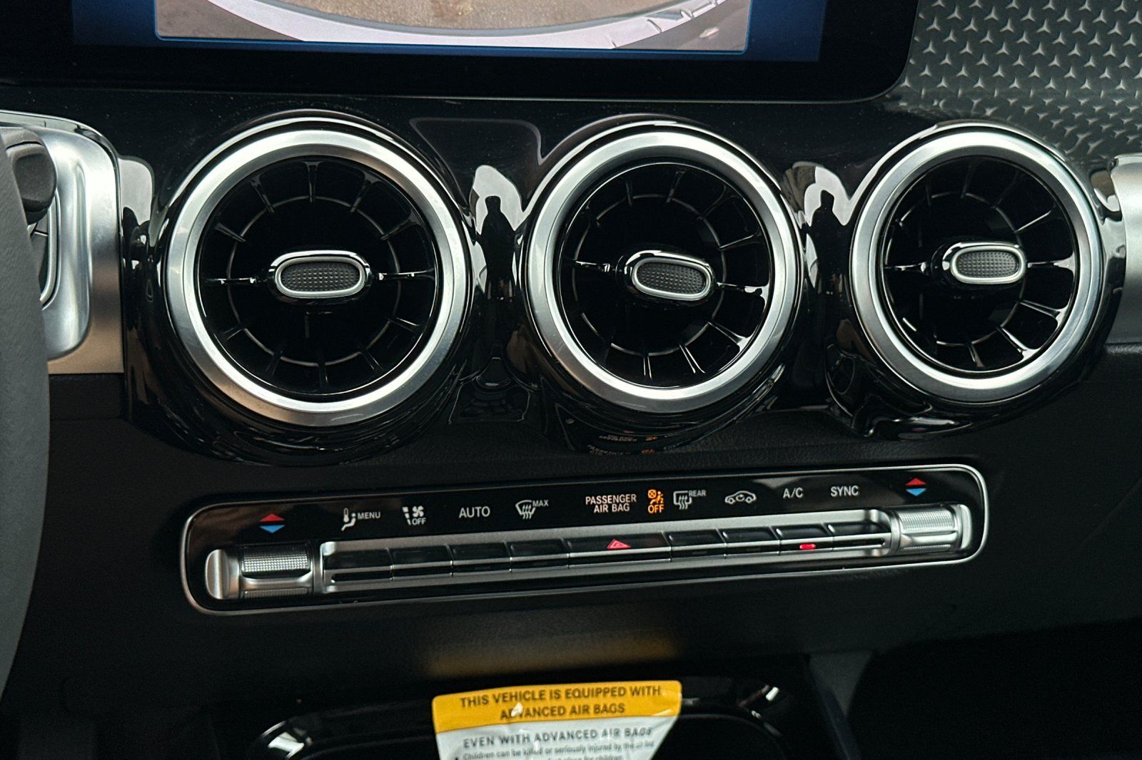 2025 Mercedes Benz GLB 250 photo 14