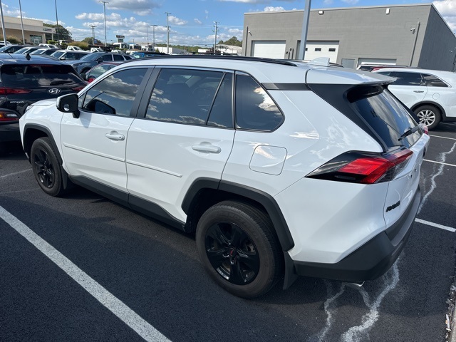 2021 Toyota RAV4 XLE photo 4