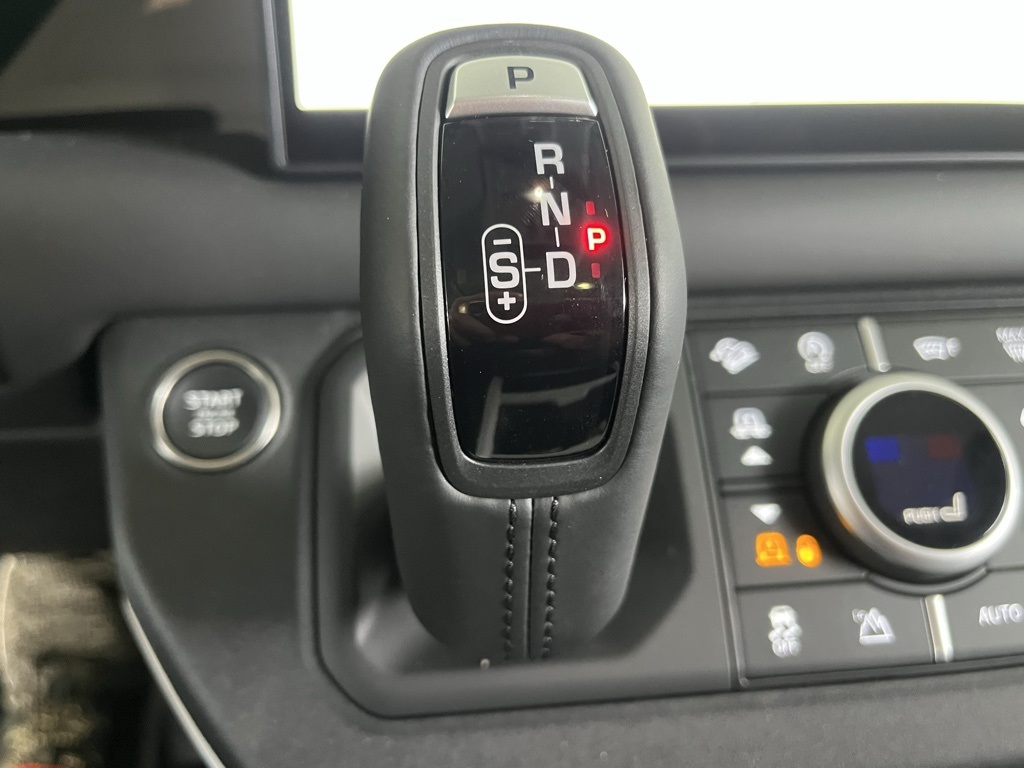 2025 Land Rover Defender 130 X-Dynamic SE photo 23