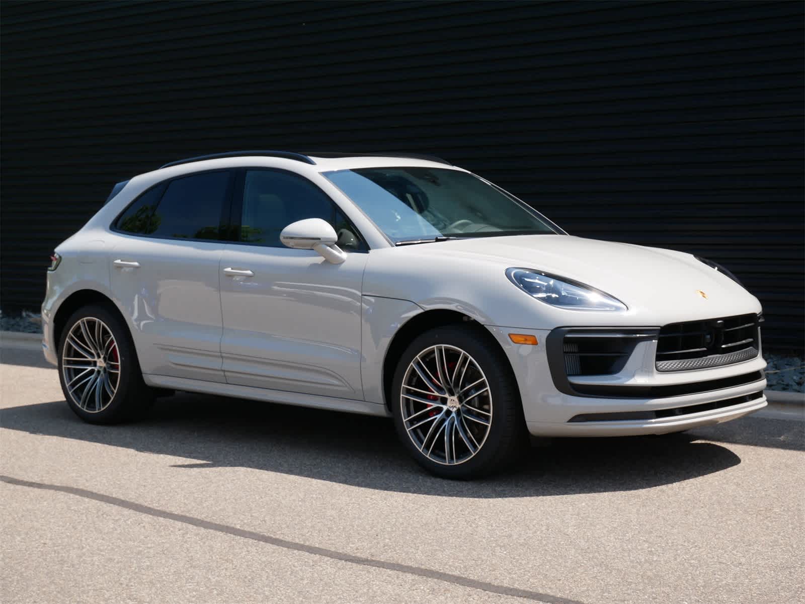 2025 Porsche Macan S photo 23
