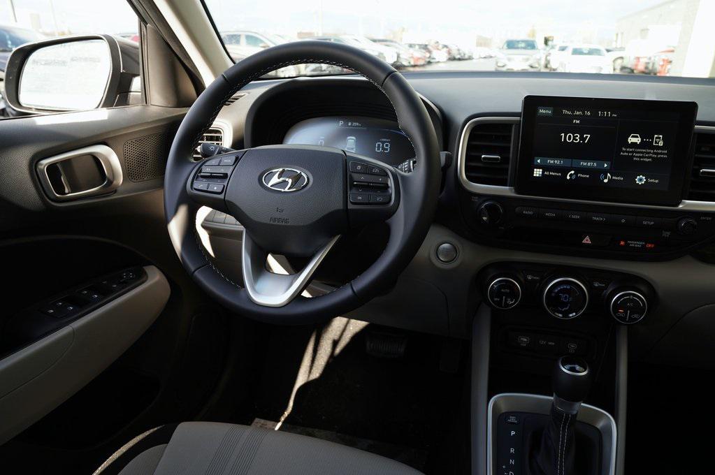 2025 Hyundai Venue SEL photo 10