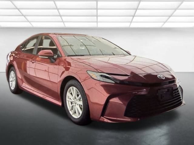 2025 Toyota Camry LE's photo