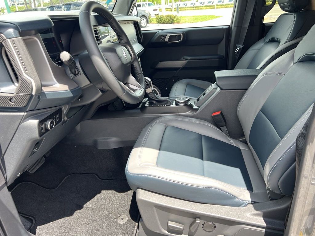 2023 Ford Bronco Outer Banks photo 17