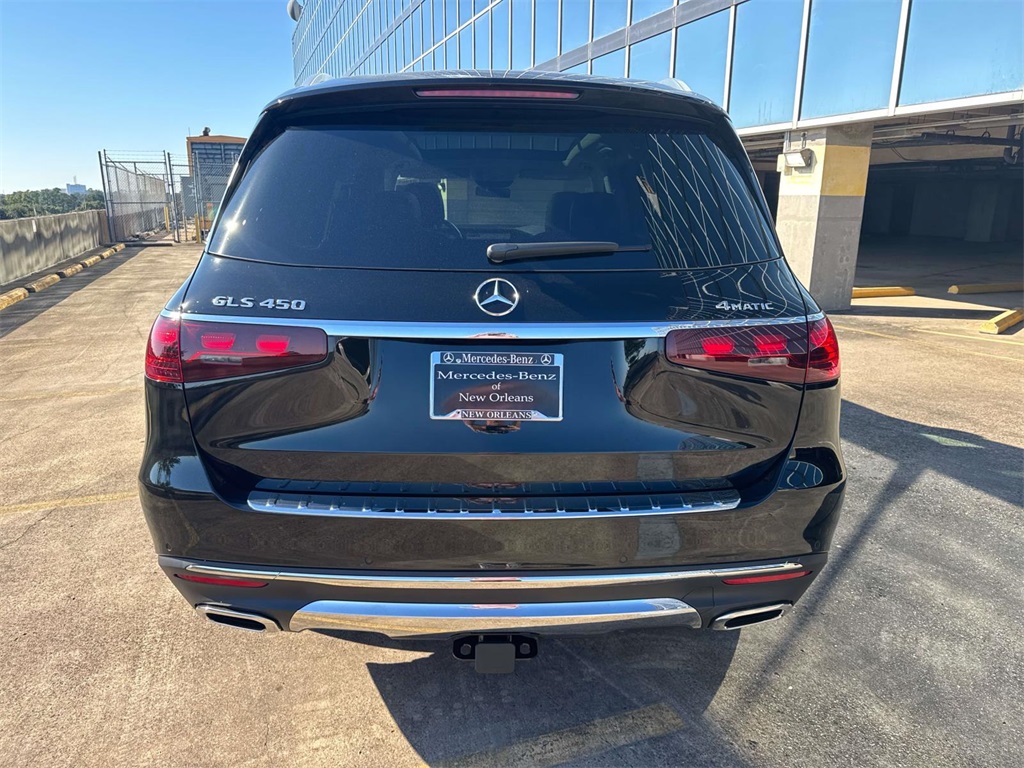 2026 Mercedes Benz GLS 450 4MATIC photo 4
