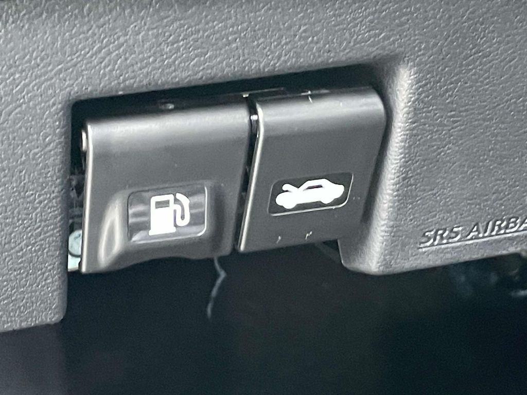 2025 Nissan Versa SV photo 15