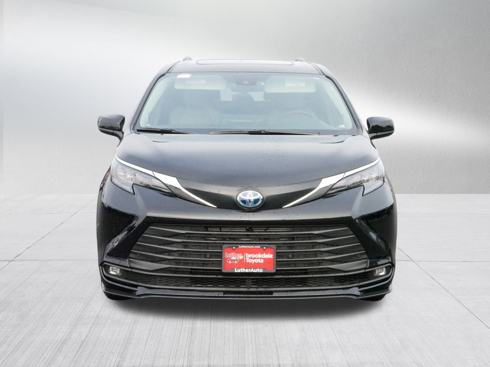 Used 2025 Toyota Sienna XLE with VIN 5TDJSKFCXSS175223 for sale in Brooklyn Center, Minnesota