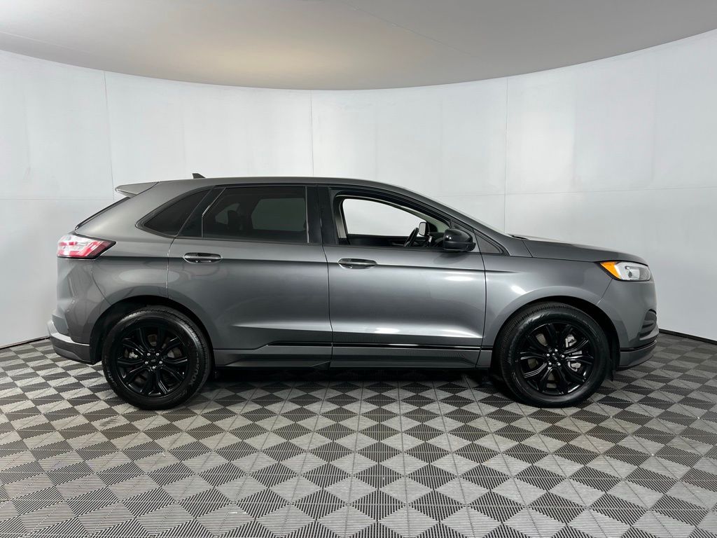2024 Ford Edge SE photo 2