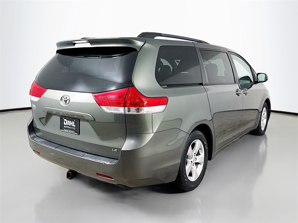 2011 Toyota Sienna LE photo 7