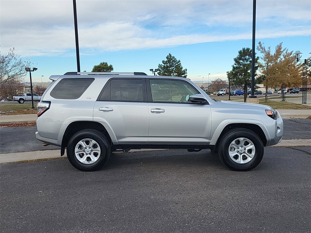 2024 Toyota 4Runner SR5 photo 3