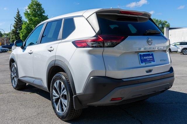 2022 Nissan Rogue SV photo 2