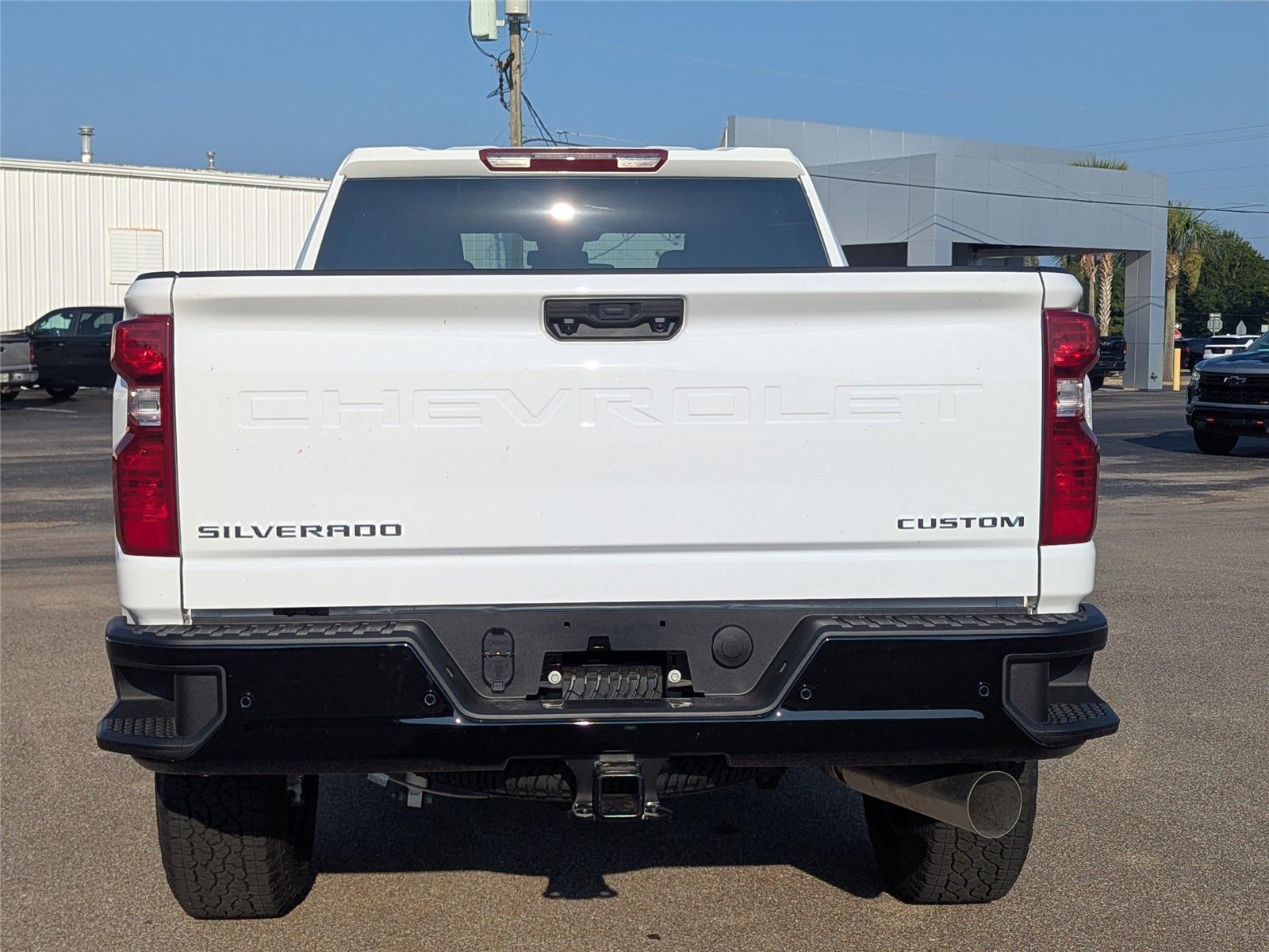 2025 Chevrolet Silverado 2500HD Custom photo 4