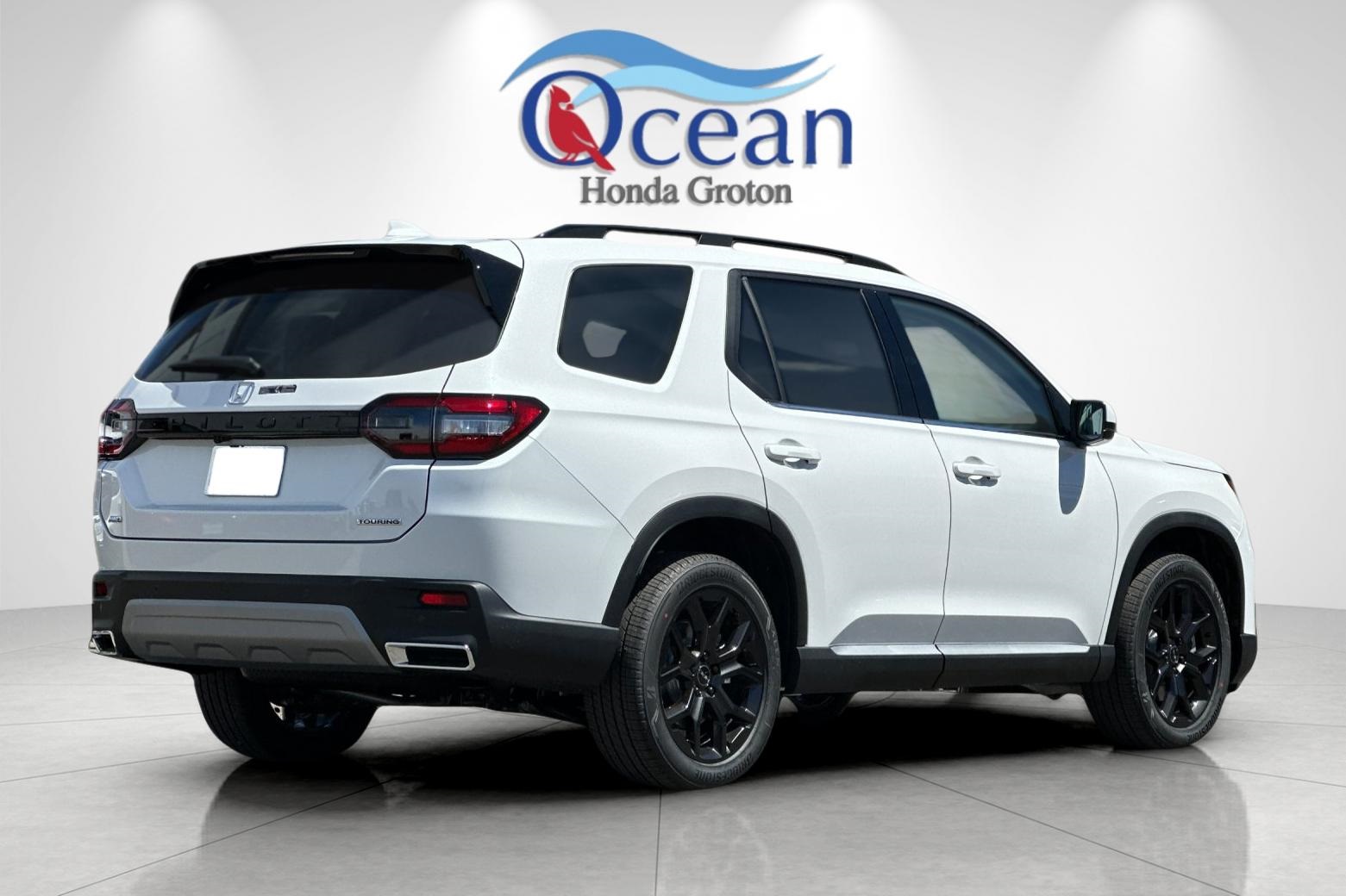 2025 Honda Pilot Touring photo 2