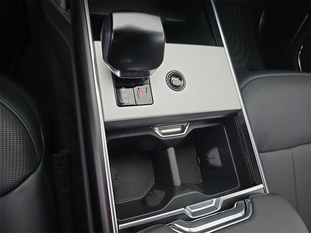 2025 Land Rover Range Rover SV photo 23