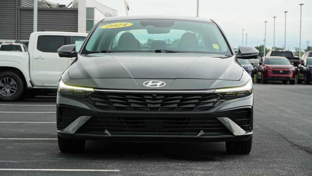2024 Hyundai Elantra Limited photo 8