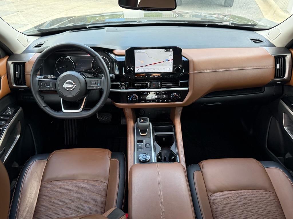 2022 Nissan Pathfinder Platinum photo 9