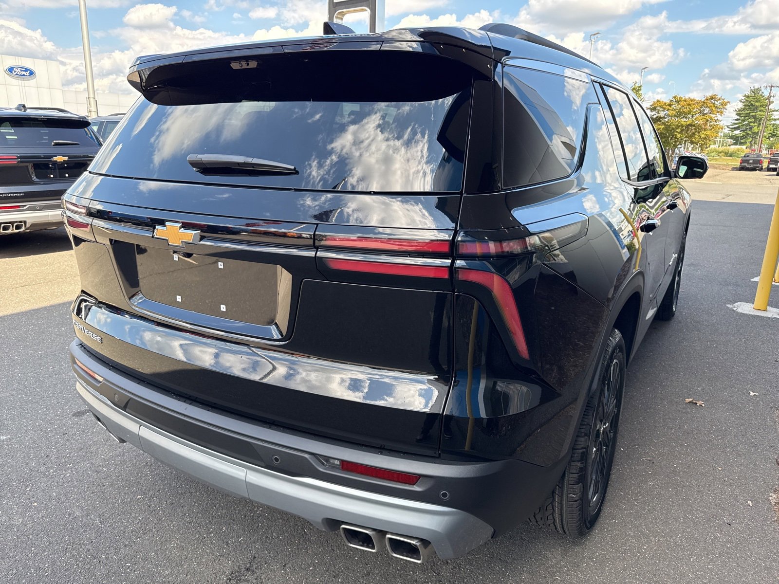 2026 Chevrolet Traverse photo 2