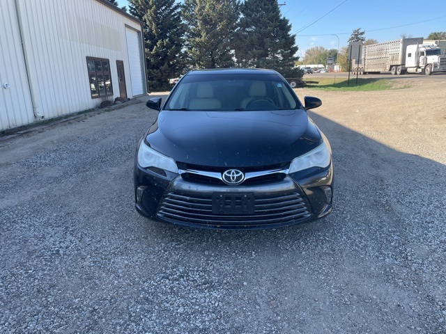 2016 Toyota Camry XLE photo 2