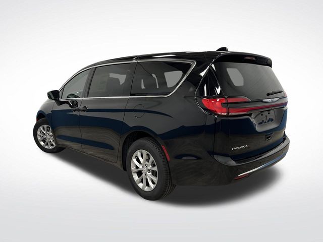 2026 Chrysler Pacifica photo 3