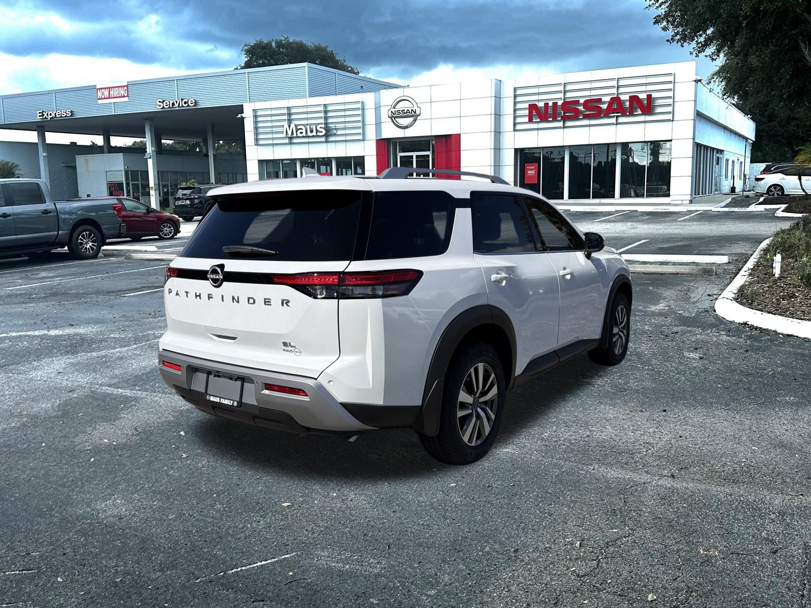 2025 Nissan Pathfinder SL photo 2