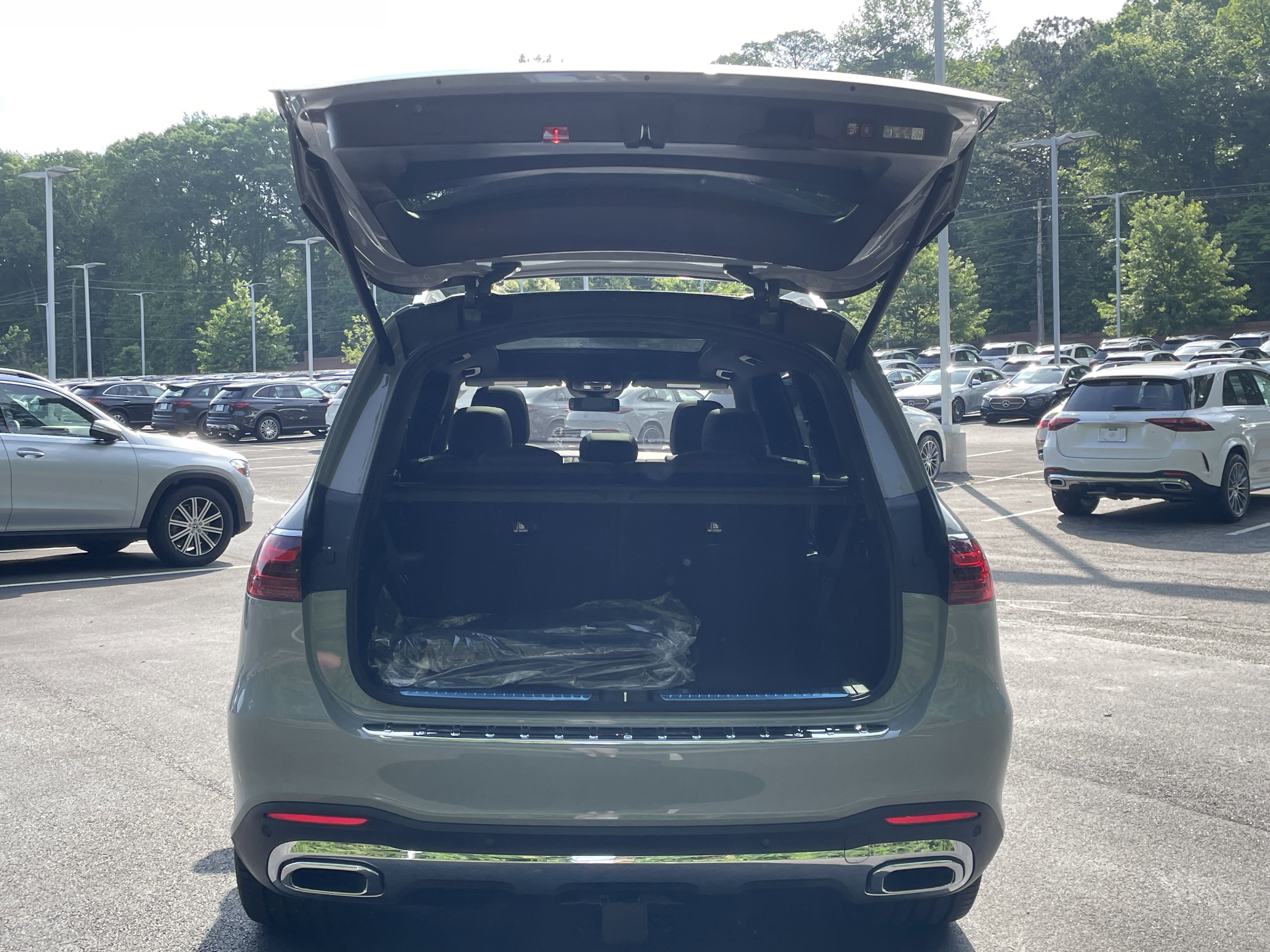 2025 Mercedes Benz GLS 450 4MATIC photo 3