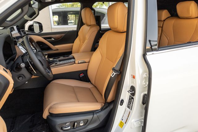 2025 Lexus LX 600 Luxury photo 8