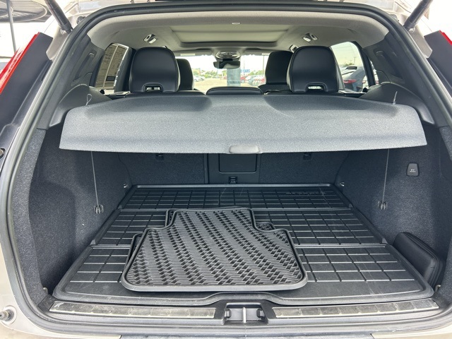 2023 Volvo XC40 Plus photo 30