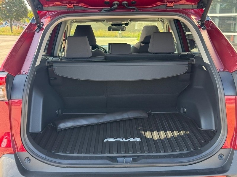 2024 Toyota RAV4 Hybrid XLE photo 8