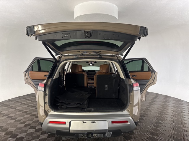 2023 Nissan Pathfinder Platinum photo 15