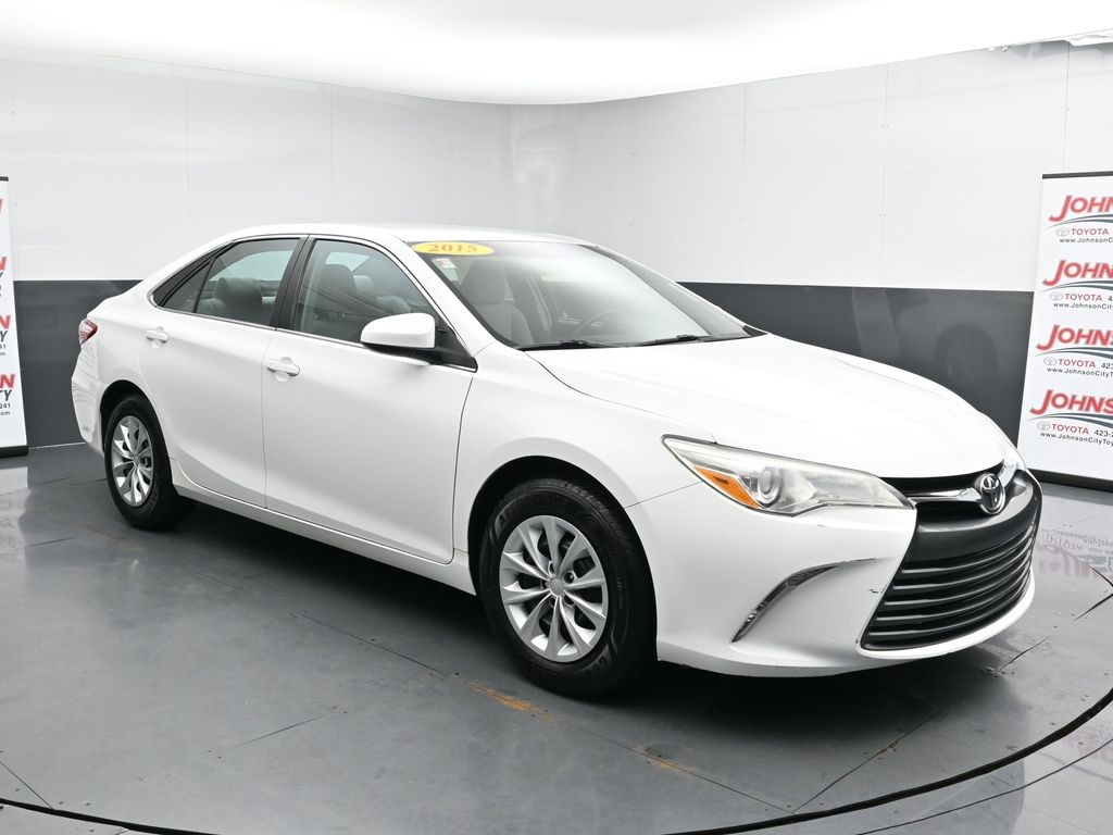 2015 Toyota Camry LE photo 2