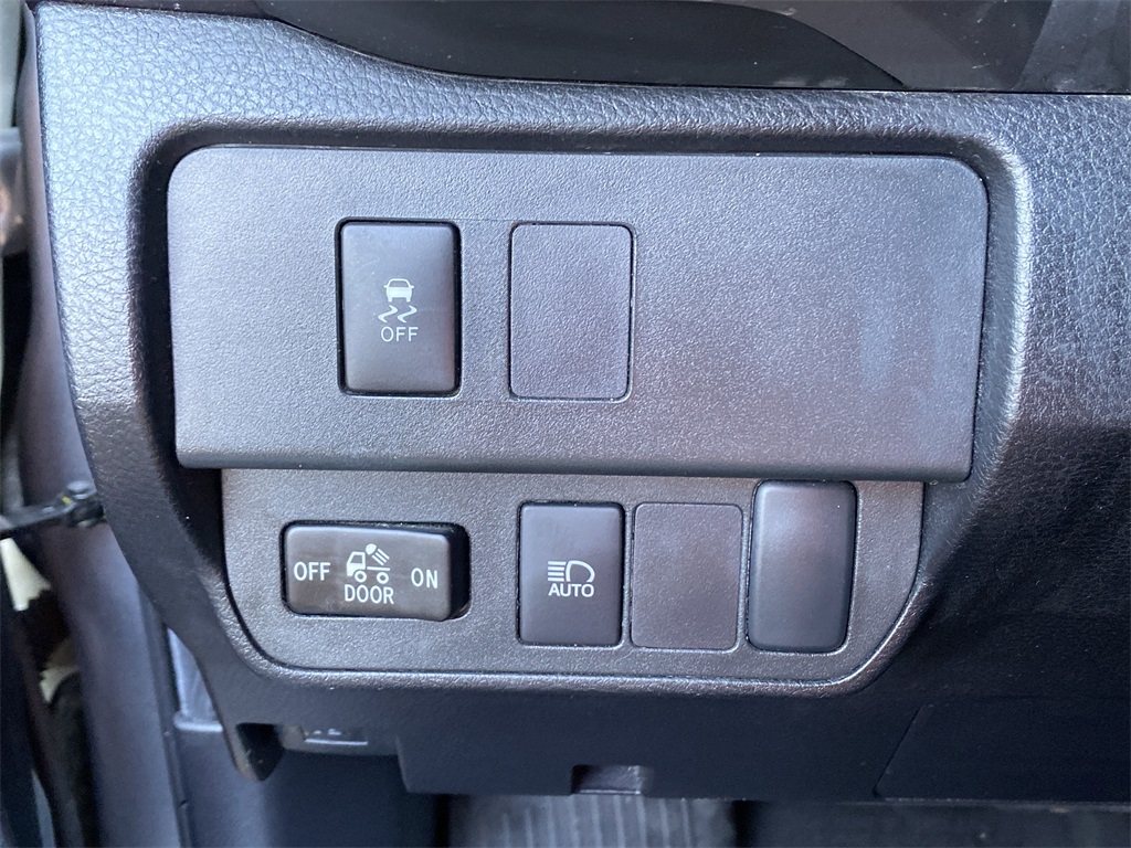 2023 Toyota Tacoma SR5 photo 17