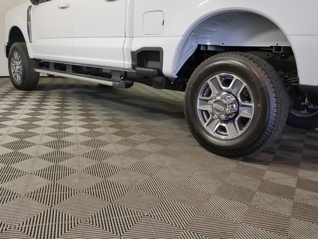 2026 Ford F-250 Lariat photo 2
